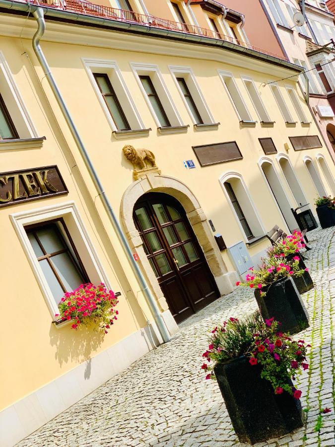 Apartament W Centrum Miasta Z Darmowym Parkingiem Dla Dwojga -Apartamenty Pod Zlotym Lwem Klodzko Ngoại thất bức ảnh