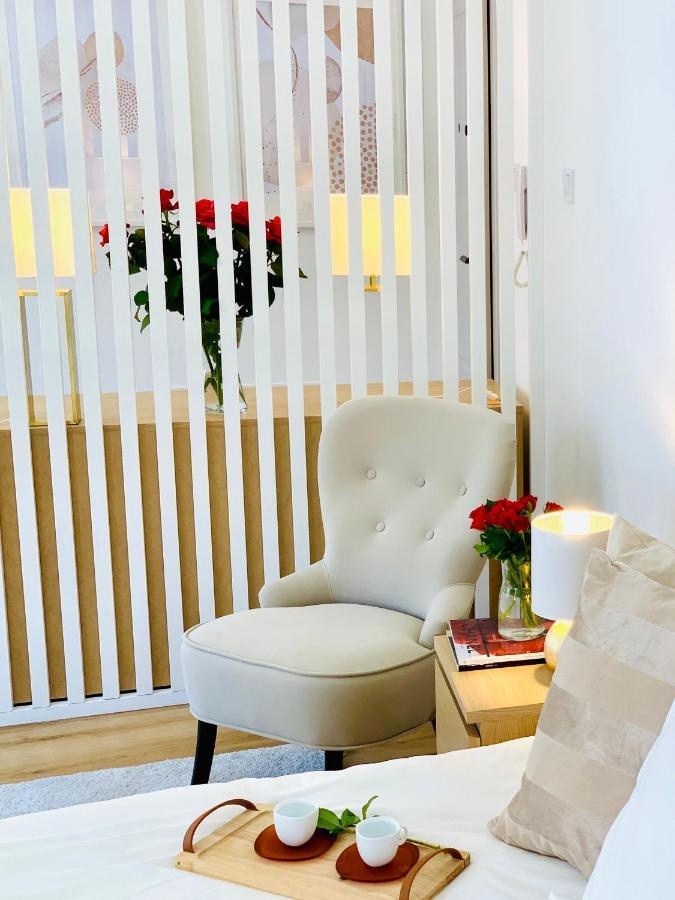Apartament W Centrum Miasta Z Darmowym Parkingiem Dla Dwojga -Apartamenty Pod Zlotym Lwem Klodzko Ngoại thất bức ảnh
