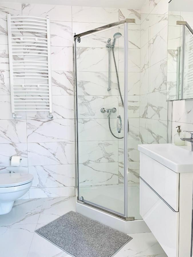 Apartament W Centrum Miasta Z Darmowym Parkingiem Dla Dwojga -Apartamenty Pod Zlotym Lwem Klodzko Ngoại thất bức ảnh