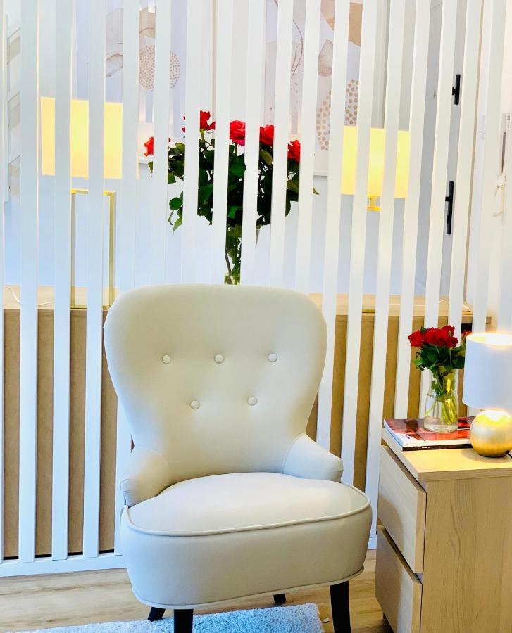 Apartament W Centrum Miasta Z Darmowym Parkingiem Dla Dwojga -Apartamenty Pod Zlotym Lwem Klodzko Ngoại thất bức ảnh